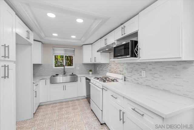 2112 East Vista Way, Vista CA: https://media.crmls.org/mediaz/0c204558-978c-496e-9813-821714ade0e3.jpg