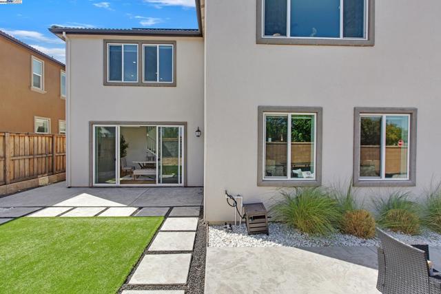 2222 Davie Pl, Tracy CA: https://media.crmls.org/mediaz/0c20e4df-927c-47e0-b2c9-d6e2252780fb.jpg
