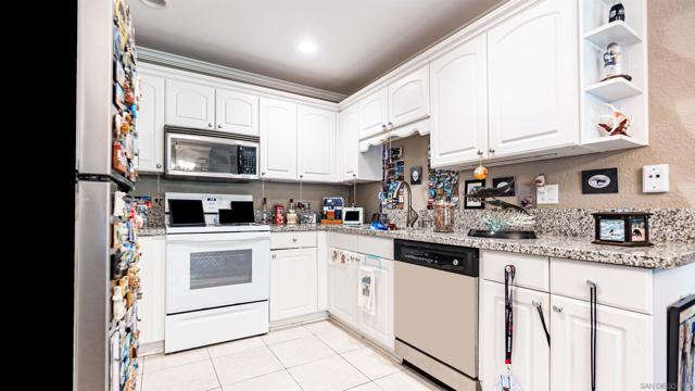 699 Ascot Dr, Vista CA: https://media.crmls.org/mediaz/0c20e9ac-23e1-4fdb-ace2-12fec95f8679.jpg
