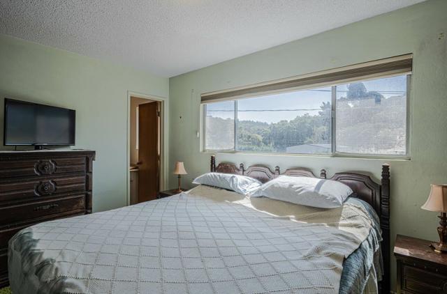 11 Montclair Place, Salinas CA: https://media.crmls.org/mediaz/0c216e02-09bc-465c-b70a-06f7fca06a21.jpg