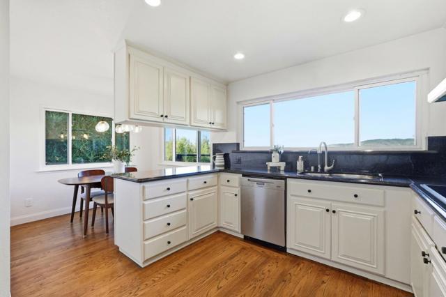 Kitchen & dining area