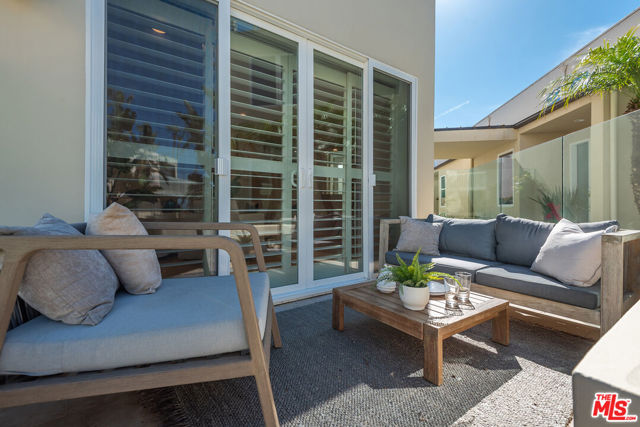 7301 Vista Del Mar, Playa del Rey CA: https://media.crmls.org/mediaz/0c21ca14-891e-4fe7-ac36-25f43d8857f3.jpg