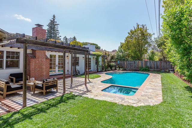1532 Meadow Lane, Mountain View CA: https://media.crmls.org/mediaz/0c22143f-480e-48da-b8ad-a73186c24fa1.jpg