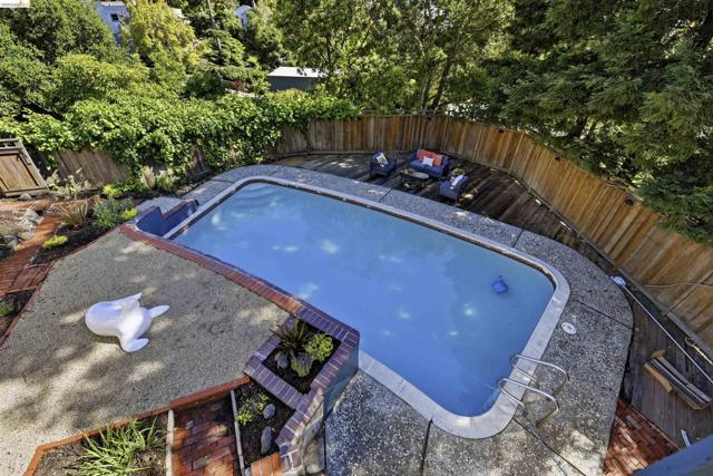 44 Highgate Rd, Kensington CA: https://media.crmls.org/mediaz/0c223d14-70a4-4ef8-9de2-2cbd5eb7eb2e.jpg