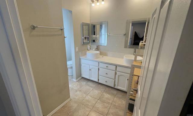 Detail Gallery Image 10 of 20 For 9011 Joan St, Spring Valley,  CA 91977 - 4 Beds | 4 Baths