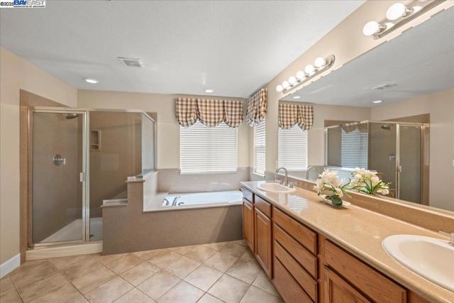 107 Limestone Cmn, Livermore CA: https://media.crmls.org/mediaz/0c22ece4-1493-4f85-93bc-0ebd52debdfe.jpg