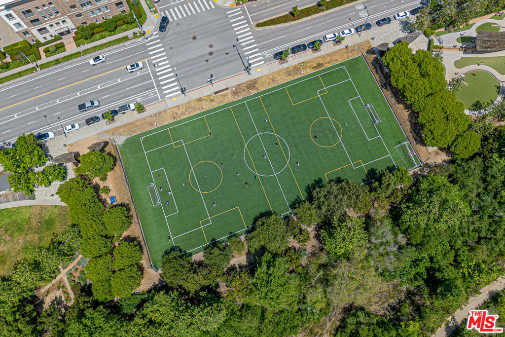 https://media.crmls.org/mediaz/0c234738-8379-409f-bcd1-643e71d1c16b.jpg?preset=X-Large