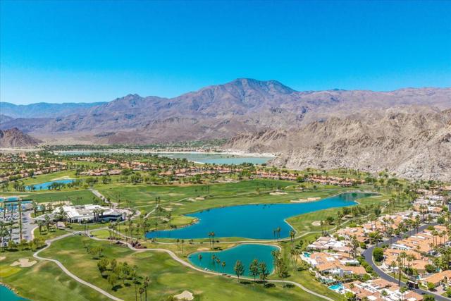 55334 Riviera, La Quinta CA: https://media.crmls.org/mediaz/0c239194-7428-4026-87c2-6671a72fdaef.jpg
