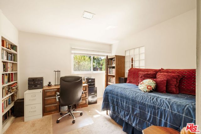 5940 Varna Avenue, Valley Glen CA: https://media.crmls.org/mediaz/0c23c46c-9a5f-4453-8384-ee3c594bbca8.jpg