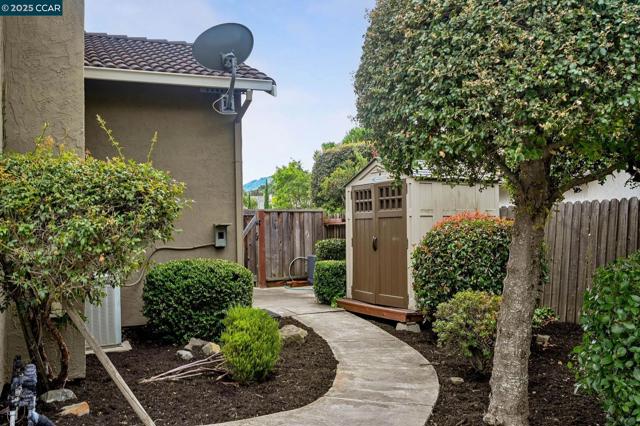 11478 Rolling Hills Dr, Dublin CA: https://media.crmls.org/mediaz/0c23cb4a-d5ab-47d9-aaf0-86a01b84fce2.jpg