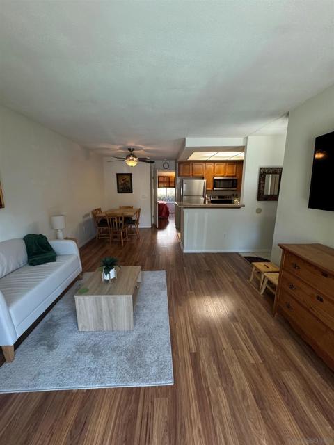 432 Edgehill Ln, Oceanside CA: https://media.crmls.org/mediaz/0c23fdca-0a48-4132-aa9b-c1e6830fbc35.jpg