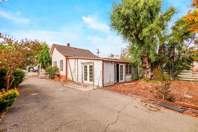 Image 3 of 29 For 772 Mcleod St