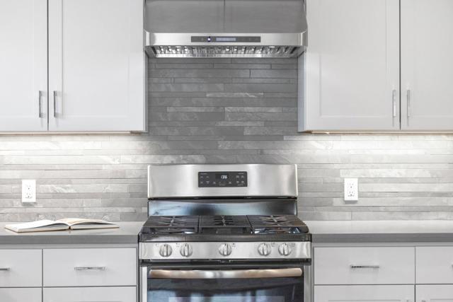313 Del Rosa Way, San Mateo CA: https://media.crmls.org/mediaz/0c242729-240a-472b-8b5d-9845ea0b3ec2.jpg