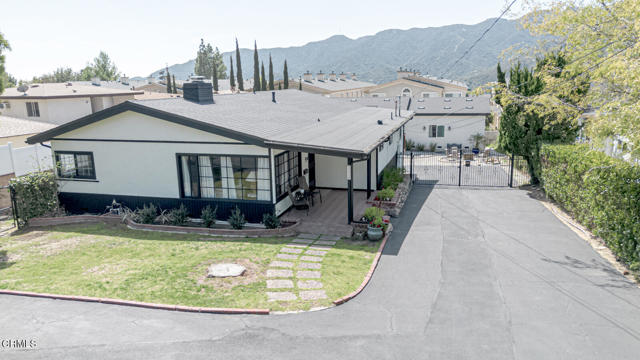 Detail Gallery Image 3 of 29 For 2920 Fairmount Ave, La Crescenta,  CA 91214 - 6 Beds | 4/1 Baths