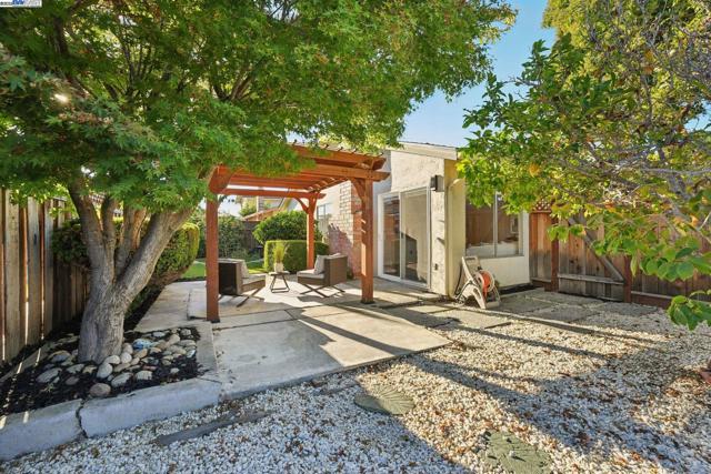 33177 Quail Drive, Union City CA: https://media.crmls.org/mediaz/0c25e8bd-4143-4238-a98e-58f3bbea9ca8.jpg
