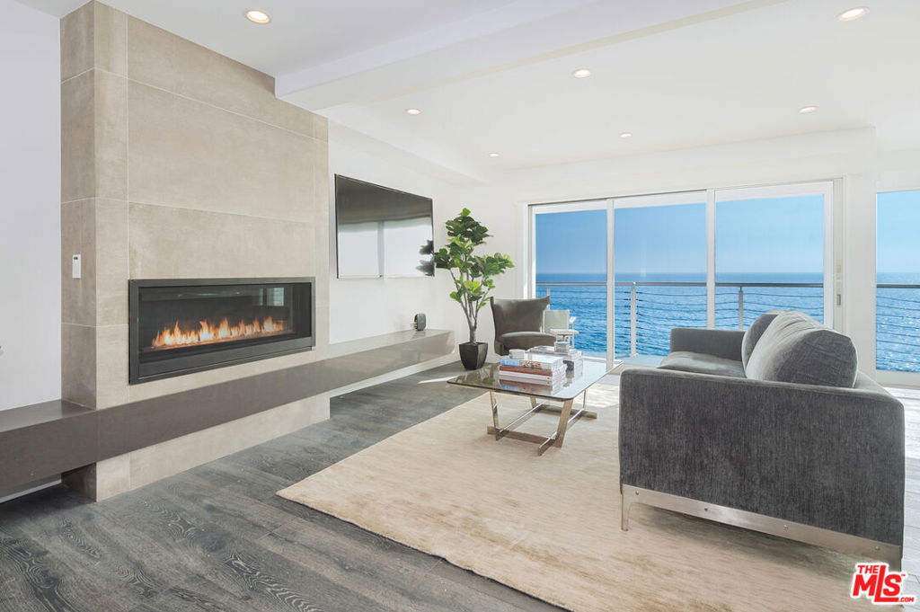 19562 PACIFIC COAST Highway — Modern