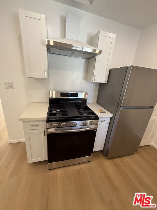 1543 11th Street, Santa Monica CA: https://media.crmls.org/mediaz/0c26489b-14b4-421f-bbc5-42f64cb929f4.jpg