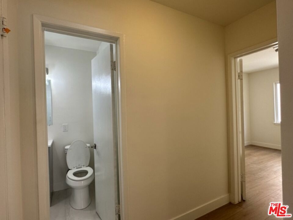 https://media.crmls.org/mediaz/0c270c0d-6075-4785-bd1b-821852d7d964.jpg?preset=X-Large