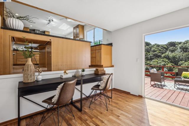 3483 Skyline Dr, Hayward CA: https://media.crmls.org/mediaz/0c276609-a8f2-4fc1-b889-52c9fd41bb0b.jpg