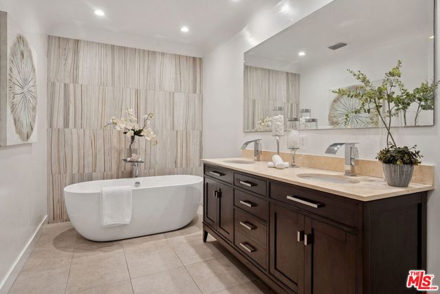 149 S Wetherly Drive, Beverly Hills CA: https://media.crmls.org/mediaz/0c2770cb-4464-465b-a3bf-20ccf6a3a342.jpg