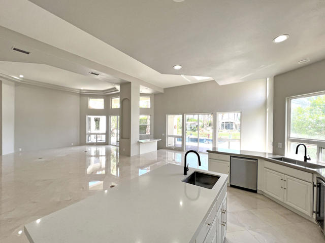 79015 Via San Clara, La Quinta CA: https://media.crmls.org/mediaz/0c279349-7b1a-41ac-8145-67a5029e5699.jpg