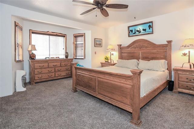 2324 Manzanita Lane, Big Bear CA: https://media.crmls.org/mediaz/0c280438-6177-416b-8b9e-7ac015274d28.jpg