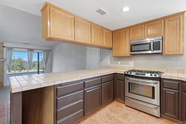 Detail Gallery Image 10 of 74 For 26940 Paradise Meadow Ln, Valley Center,  CA 92082 - 3 Beds | 2 Baths