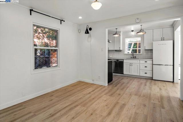 2019 E St, Hayward CA: https://media.crmls.org/mediaz/0c28c2e8-1dba-4de1-be58-91fb210cd7c4.jpg