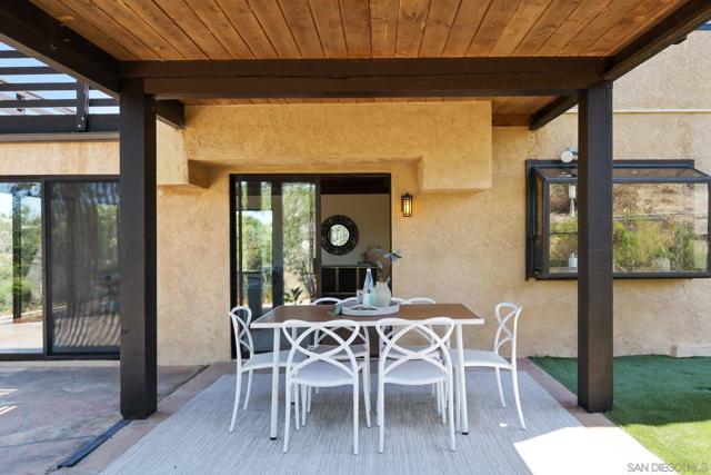 974 Via Hillview, Fallbrook CA: https://media.crmls.org/mediaz/0c28de0e-8e19-41ee-b40d-da02b42e2903.jpg