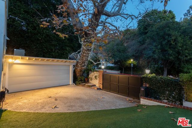 2055 Outpost Drive, Los Angeles CA: https://media.crmls.org/mediaz/0c28ec23-0f83-40ed-84b9-949e0d8a9710.jpg
