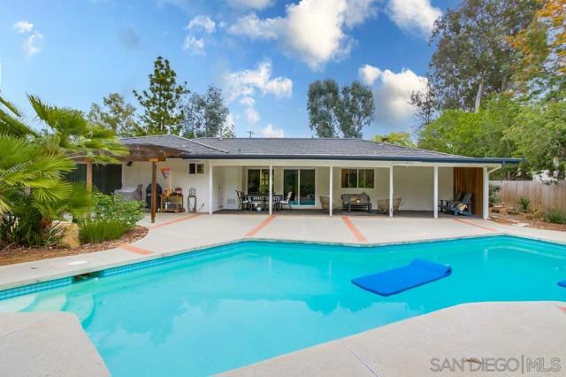 16820 Orchard Bend Rd, Poway CA: https://media.crmls.org/mediaz/0c29007e-011c-4b3e-bcab-1acde706c305.jpg