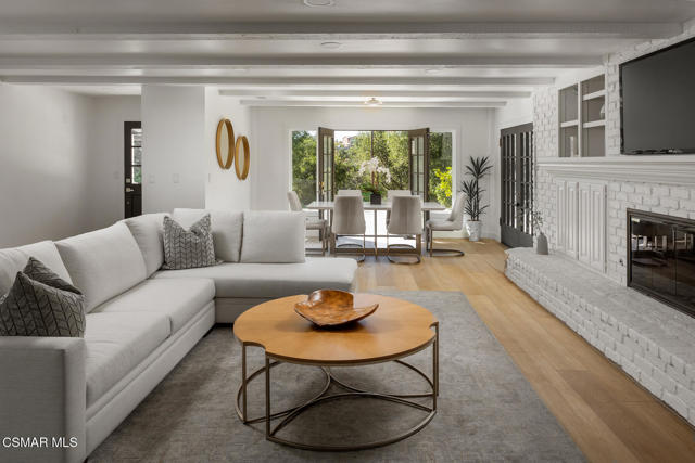 1251 Calle Las Casas, Thousand Oaks CA: https://media.crmls.org/mediaz/0c2905c2-3951-46e6-887e-1ef3dc8f863b.jpg