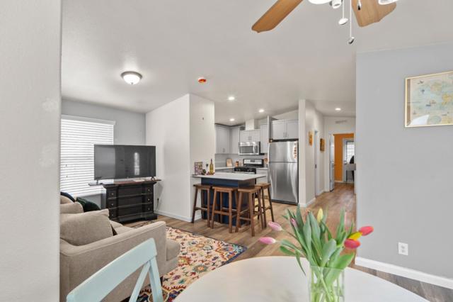 3320 Del Monte Boulevard, Marina CA: https://media.crmls.org/mediaz/0c2936c1-92cc-46e4-b623-aa3d156acb85.jpg