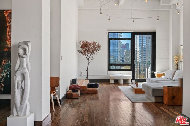 849 S Broadway, Los Angeles CA: https://media.crmls.org/mediaz/0c296b16-6904-4e82-acfd-3ed472d48ef4.jpg