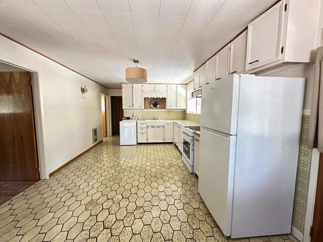 53430 Sherman Drive, Idyllwild CA: https://media.crmls.org/mediaz/0c297f25-ea82-414e-8a28-ec6d8abe05d9.jpg