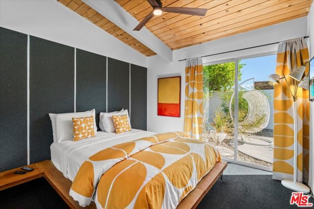 888 E Janet Circle, Palm Springs CA: https://media.crmls.org/mediaz/0c29b23b-5bbd-46fb-8ba4-34320dccf6d2.jpg