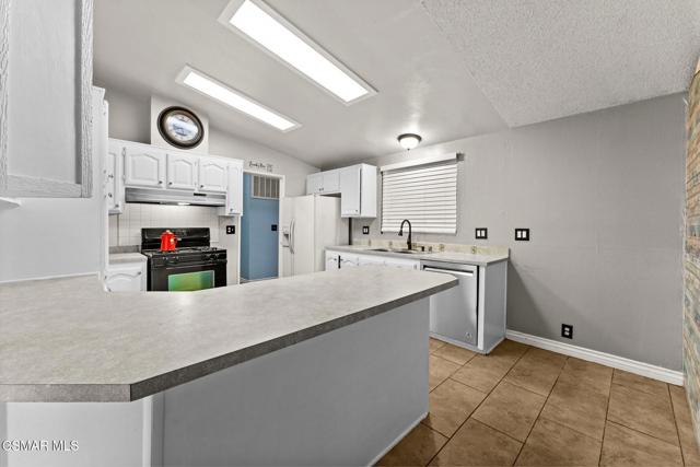 19036 Janine Street, Adelanto CA: https://media.crmls.org/mediaz/0c29bb5c-3197-4136-8c06-14085d0ce735.jpg