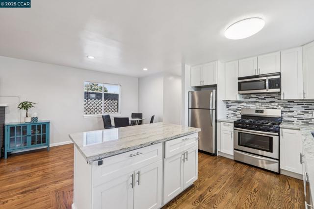 2110 Hellings Avenue, Richmond CA: https://media.crmls.org/mediaz/0c2a0206-616b-497e-83cf-9b137122af0d.jpg