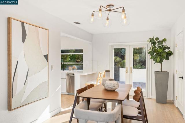 117 Montana Dr, Danville CA: https://media.crmls.org/mediaz/0c2a443d-dfdc-46a8-abd7-0bfc4c79089d.jpg