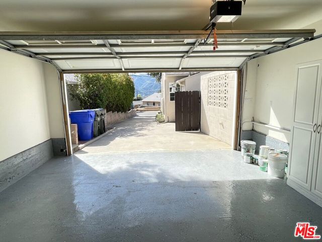 2851 Fairmount Avenue, La Crescenta CA: https://media.crmls.org/mediaz/0c2a987f-9b57-4885-96a7-3d16bd7cd468.jpg