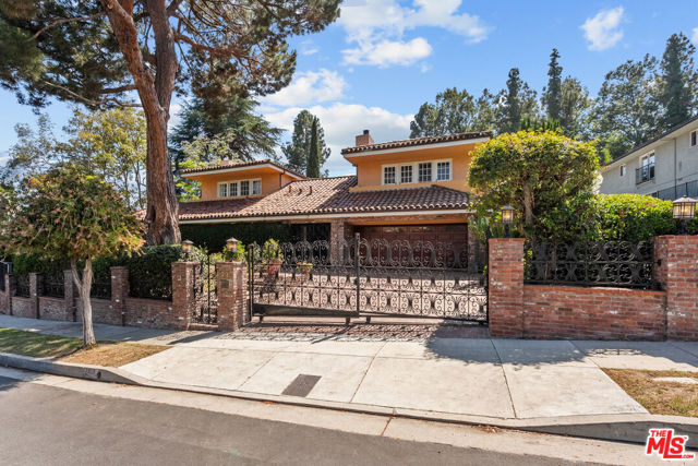 2103 N Hobart Boulevard, Los Angeles CA: https://media.crmls.org/mediaz/0c2b6c78-ae72-468f-90cc-cf38a0826117.jpg