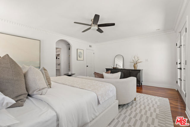 7363 W 87th Place, Los Angeles CA: https://media.crmls.org/mediaz/0c2bce40-4de4-4390-a7ed-353b559bb77c.jpg