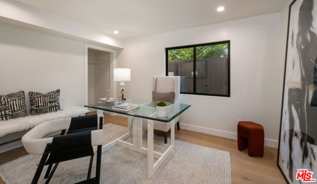 3524 Maplewood Avenue, Los Angeles CA: https://media.crmls.org/mediaz/0c2c2147-e2c0-477e-840b-6c1342557f8c.jpg