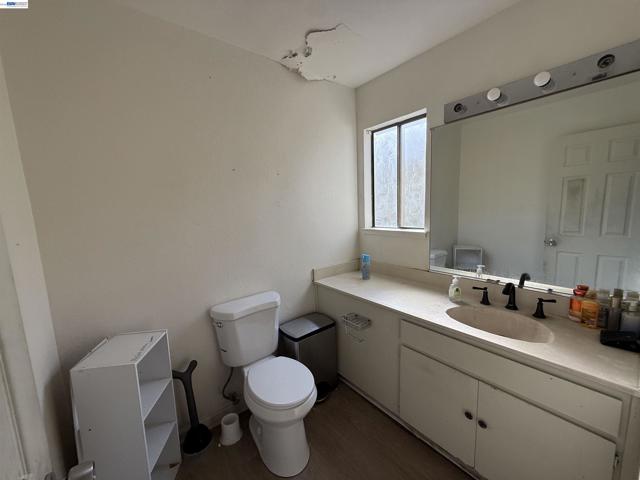 2203 Glenmount Dr, Pittsburg CA: https://media.crmls.org/mediaz/0c2cd13f-0488-40b4-b1e8-3cd8c0bfec7a.jpg