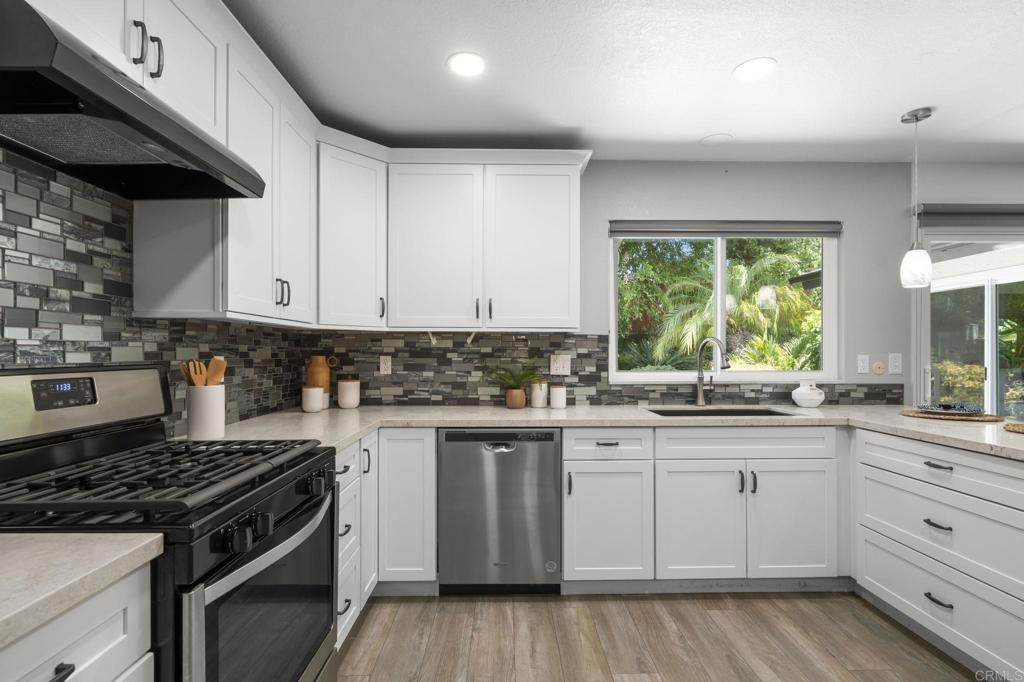 2550 Unicornio Street - photo 11