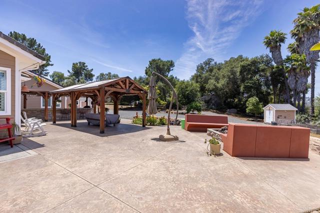 10166 Rancho Roble Rd., Escondido CA: https://media.crmls.org/mediaz/0c2d60f2-5bea-438d-8ded-5747a3a489ff.jpg