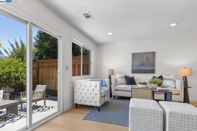8351 Mulberry Pl, Dublin CA: https://media.crmls.org/mediaz/0c2d7d48-2fca-4220-b9d0-84cbbfef9e9b.jpg