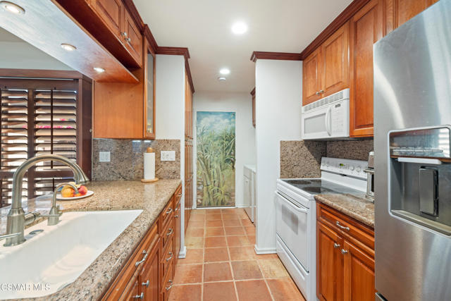 28831 Oakpath Drive, Agoura Hills CA: https://media.crmls.org/mediaz/0c2da5c6-53cf-4cb8-ae37-f8e5f8636469.jpg