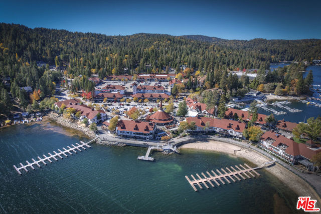 28665 Zion Drive, Lake Arrowhead CA: https://media.crmls.org/mediaz/0c2dd8f4-620e-4ad6-adab-b38d37657099.jpg