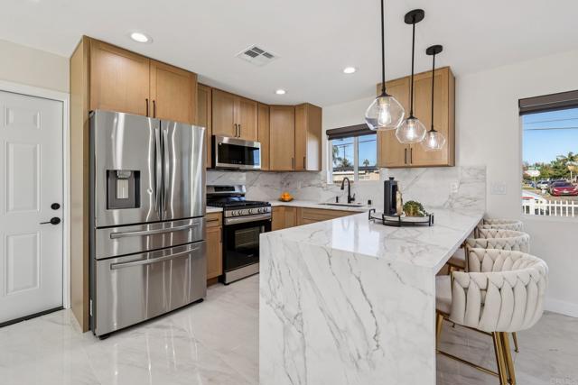 Detail Gallery Image 14 of 75 For 1573 E Madison Ave, El Cajon,  CA 92019 - 4 Beds | 3 Baths